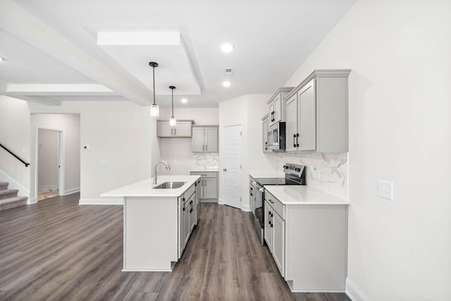 484 Herman Dr, Clarksville, TN 37042 - kitchen featuring a sink, tasteful backsplash, appliances with stainless steel finishes, and gray cabinets