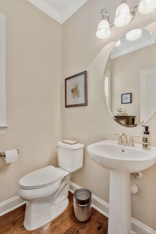 411 Valleyview Dr, Franklin, TN 37064 - bathroom featuring wood finished floors, crown molding, baseboards, and toilet