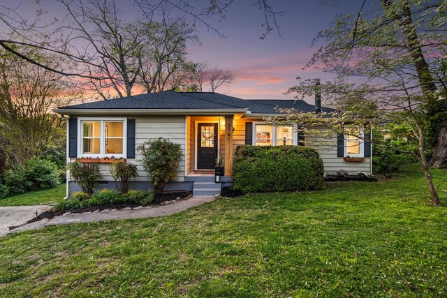 view of front of home featuring a lawn