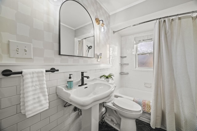 bathroom featuring shower / tub combo, toilet, crown molding, and tile walls