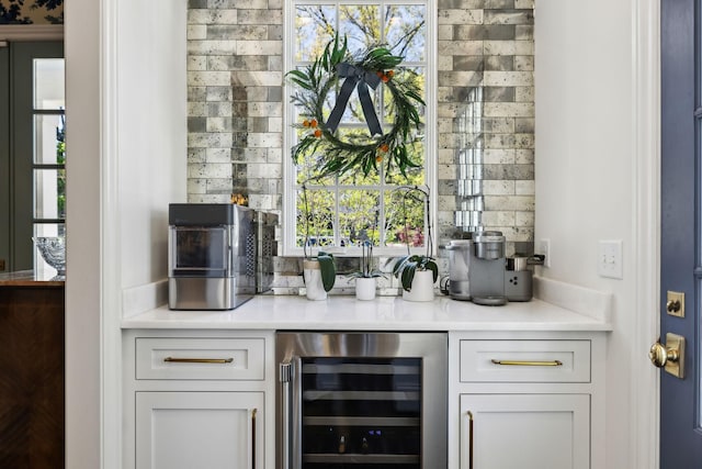 6124 Montcrest Dr, Nashville, TN 37215 - bar with wine cooler