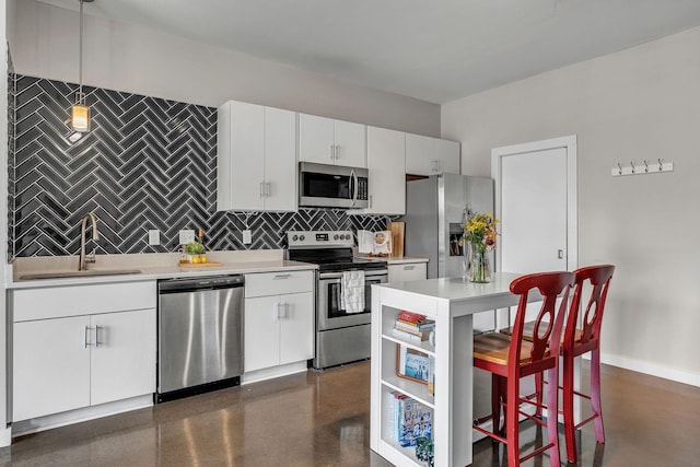 1900 12th Ave S Unit 219, Nashville, TN 37203 - kitchen featuring stainless steel appliances, light countertops, backsplash, a sink, and a breakfast bar area