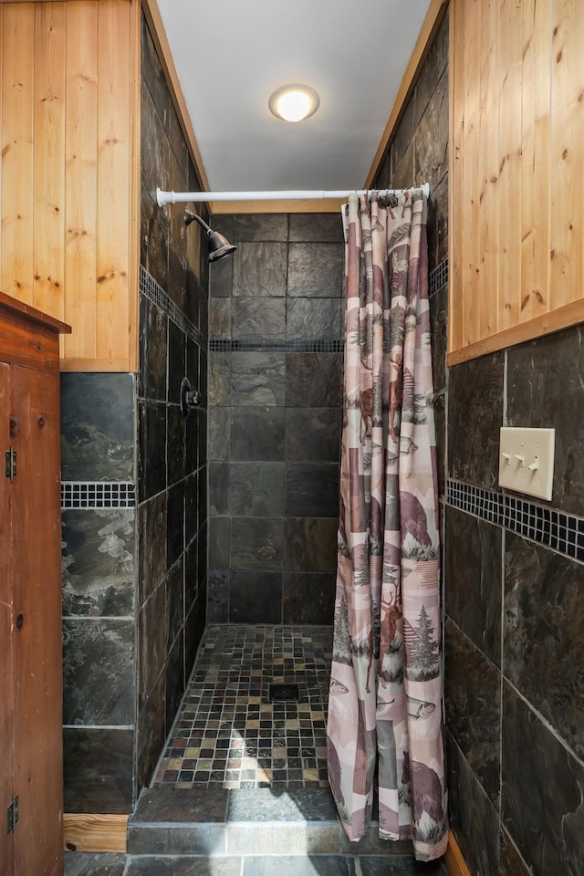 237 Cooper Ln, Smithville, TN 37166 - bathroom with tiled shower