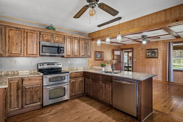 237 Cooper Ln, Smithville, TN 37166 - kitchen with stainless steel appliances, a peninsula, a sink, dark wood finished floors, and ceiling fan
