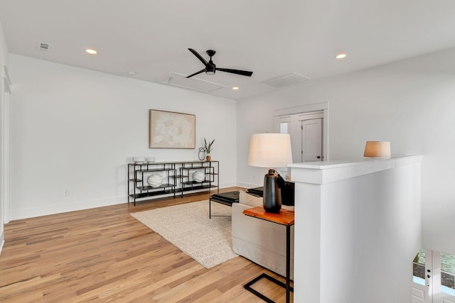 living room with light wood-style flooring, visible vents, recessed lighting, and a ceiling fan