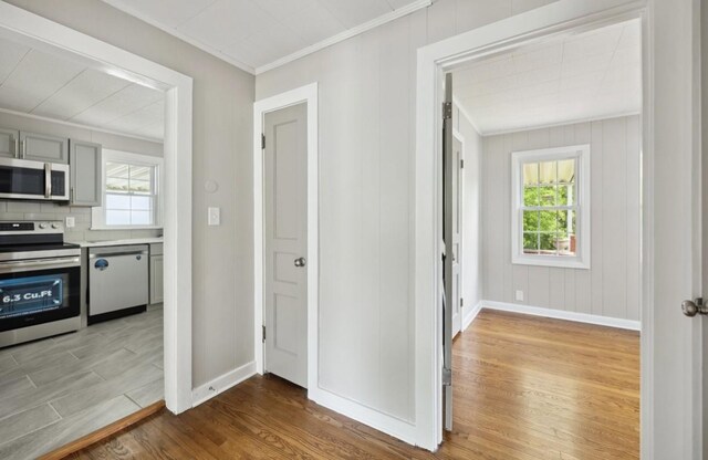 1901 Cherry St, Columbia, TN 38401 - kitchen featuring stainless steel appliances, wood finished floors, ornamental molding, and baseboards