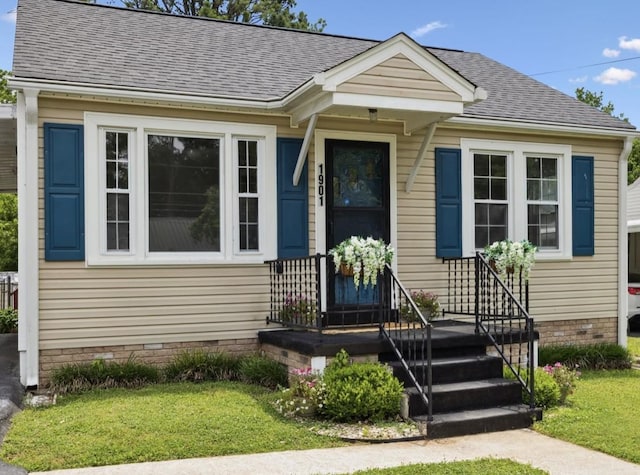 1901 Cherry St, Columbia, TN 38401 - bungalow featuring crawl space, a front yard, and a shingled roof