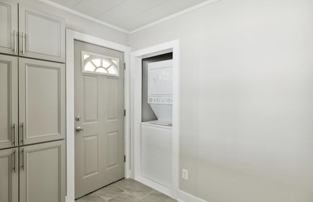 1901 Cherry St, Columbia, TN 38401 - foyer entrance with stacked washing machine and dryer and crown molding