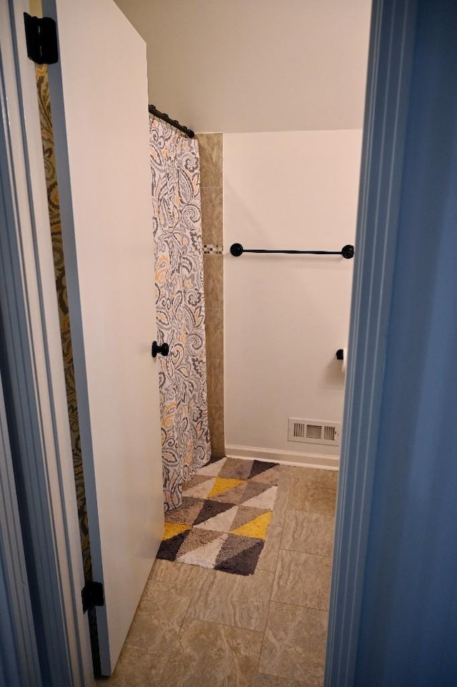 4310 Memory Ln, Adams, TN 37010 - bathroom with curtained shower