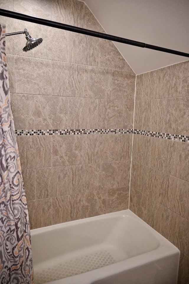 4310 Memory Ln, Adams, TN 37010 - full bathroom featuring shower / bathtub combination with curtain