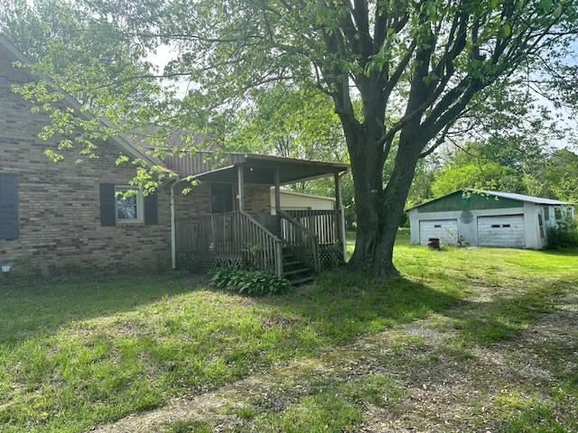 view of yard with an outbuilding and a garage