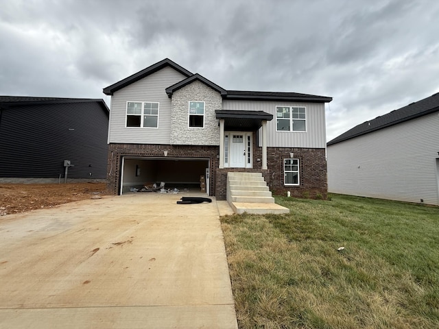 175 Cardinal Crk, Clarksville, TN 37040 - split foyer home with brick siding, an attached garage, driveway, and a front yard