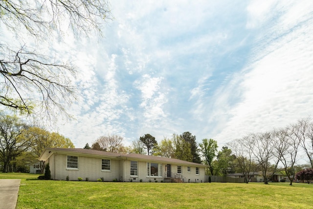 view of front facade featuring a front lawn and brick siding
