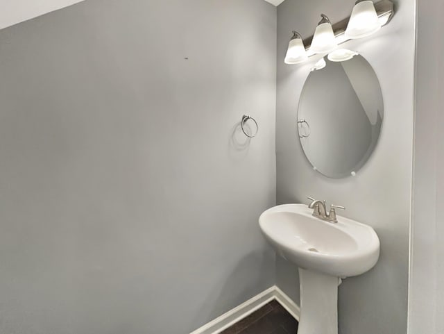 bathroom with baseboards