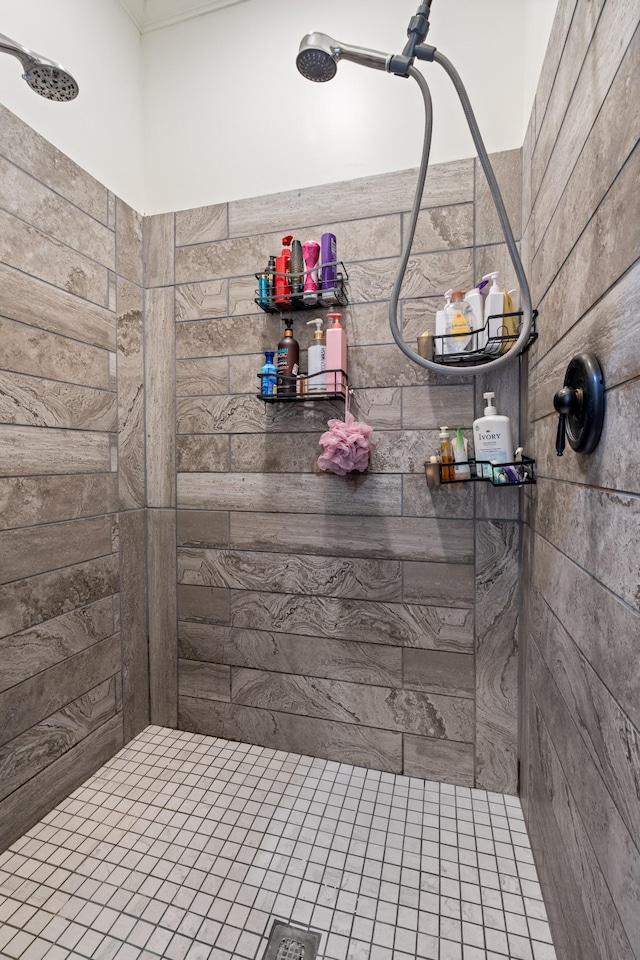 703 Gaither Hinson Rd, Waynesboro, TN 38485 - bathroom featuring a tile shower