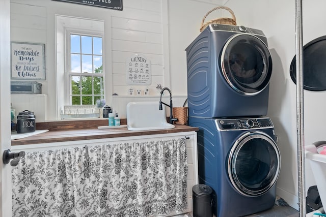 703 Gaither Hinson Rd, Waynesboro, TN 38485 - washroom with laundry area, stacked washer and dryer, and a sink