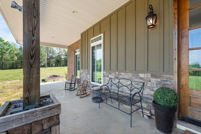 703 Gaither Hinson Rd, Waynesboro, TN 38485 - view of patio with covered porch