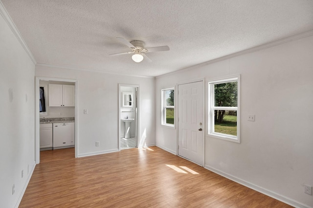 foyer entrance featuring a textured ceiling, baseboards, light wood-style floors, ceiling fan, and ornamental molding