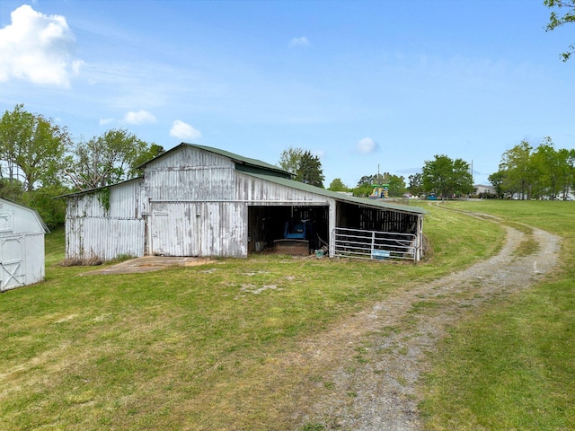 view of outdoor structure with an outdoor structure