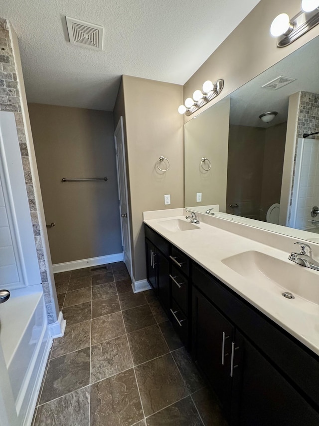 144 Sycamore Hill Dr, Clarksville, TN 37042 - full bath featuring a sink, visible vents, and a textured ceiling