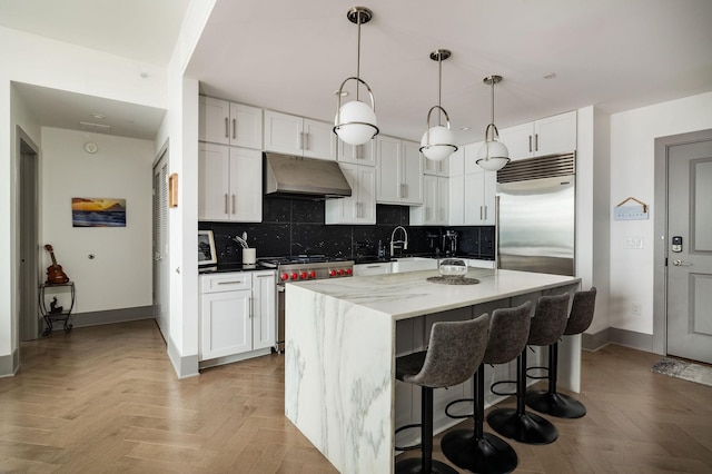 1616 W End Ave Unit 1803, Nashville, TN 37203 - kitchen with baseboards, under cabinet range hood, tasteful backsplash, and premium appliances