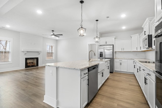 978 Alton Dr, Clarksville, TN 37043 - kitchen with ceiling fan, backsplash, stainless steel appliances, and recessed lighting