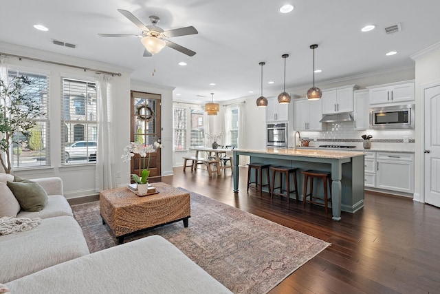 131 Benjamin Ln, Hendersonville, TN 37075 - living area with ceiling fan, baseboards, crown molding, and visible vents