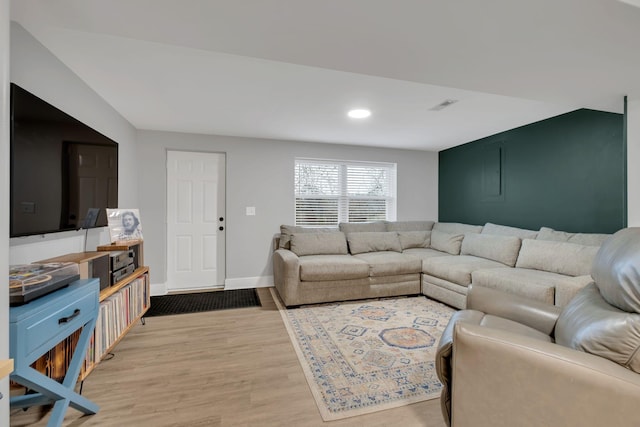 living area featuring baseboards, visible vents, recessed lighting, and light wood-style floors