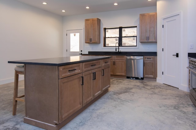 kitchen featuring stainless steel appliances, concrete floors, recessed lighting, and dark countertops