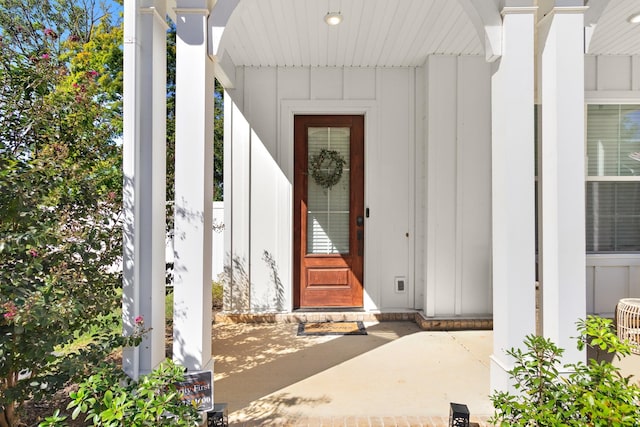 3722 Apies St, Murfreesboro, TN 37129 - property entrance featuring board and batten siding