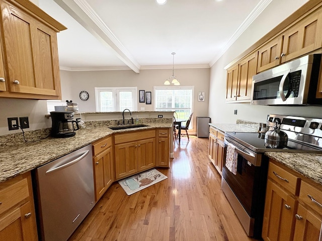 2001 Butler Cv, Lebanon, TN 37087 - kitchen with stainless steel appliances, a sink, a peninsula, light wood-style floors, and light stone countertops