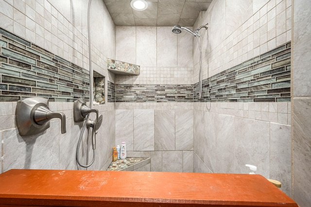 details featuring tiled shower
