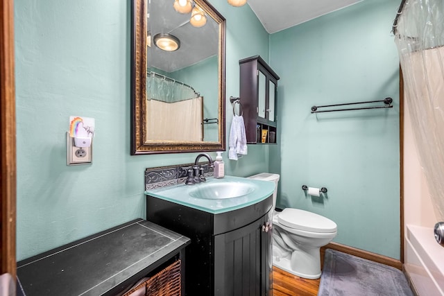 full bathroom with toilet, vanity, a shower with curtain, baseboards, and a bathtub