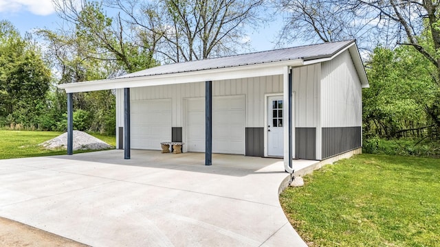 view of outdoor structure with an outdoor structure