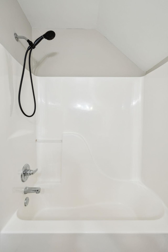 436 Conquest Rd N, Murfreesboro, TN 37128 - bathroom featuring bathtub / shower combination and vaulted ceiling