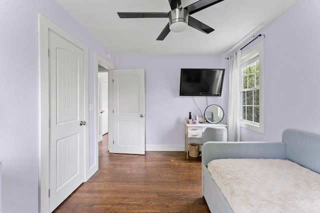 bedroom featuring dark wood finished floors, baseboards, and ceiling fan