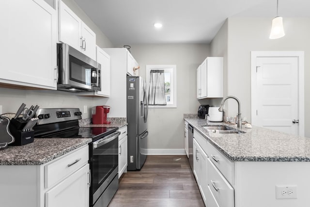 309 Cedar Ct, Clarksville, TN 37042 - kitchen featuring appliances with stainless steel finishes, a sink, baseboards, dark wood-type flooring, and white cabinets