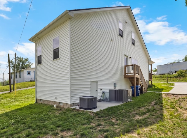 309 Cedar Ct, Clarksville, TN 37042 - back of property with central AC unit, a lawn, and a patio