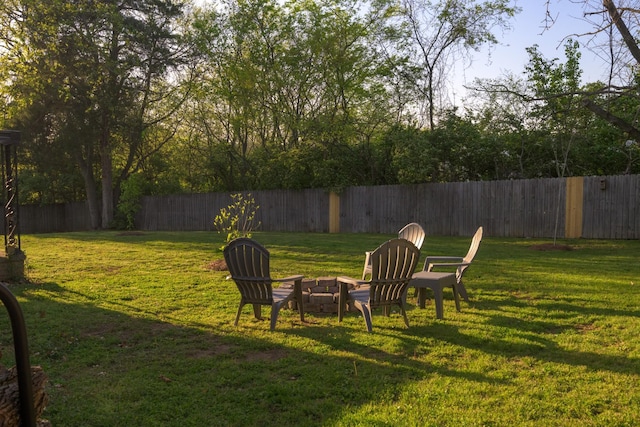 3201 Healy Dr, Nashville, TN 37207 - view of yard featuring a fenced backyard and a fire pit