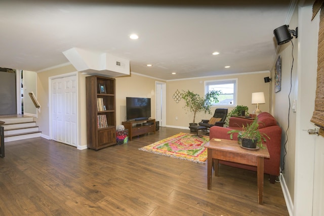 3201 Healy Dr, Nashville, TN 37207 - living room featuring baseboards, wood finished floors, recessed lighting, and crown molding