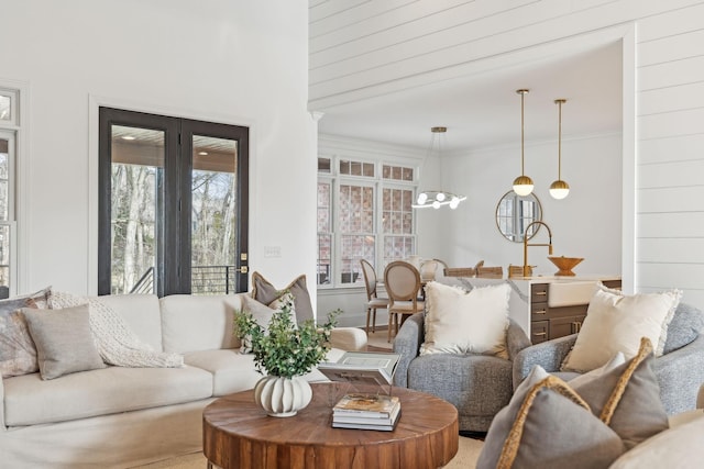 living room featuring ornamental molding and a notable chandelier