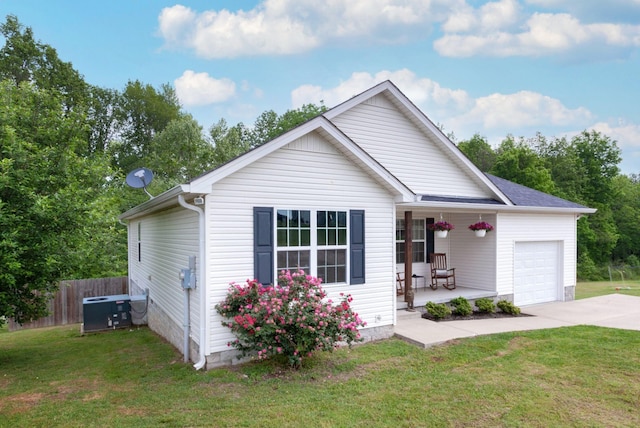 142 Sun Rise Rdg, Pulaski, TN 38478 - ranch-style home with covered porch, driveway, a front yard, fence, and an attached garage