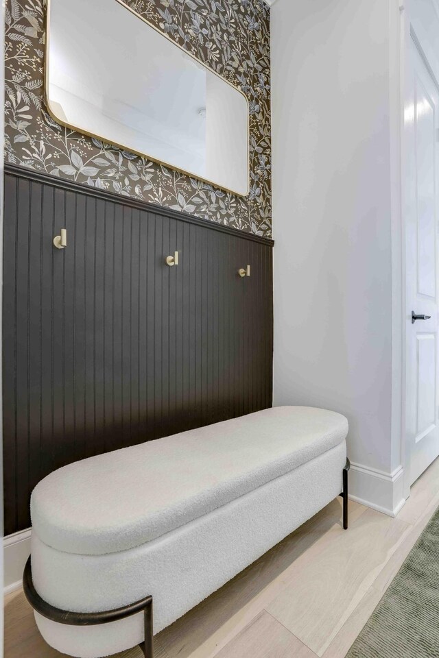 1061 Southbrooke Blvd, Franklin, TN 37064 - interior space featuring baseboards, wallpapered walls, and wainscoting