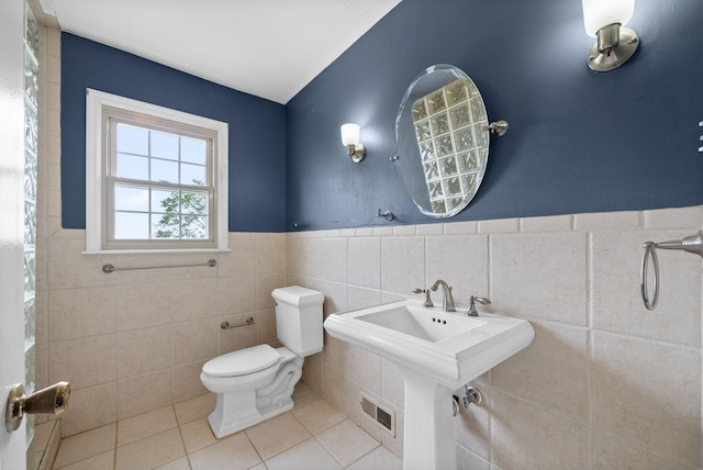 13391 Fruit Hill Red Bridge Rd, Crofton, KY 42217 - full bathroom featuring toilet, tile walls, wainscoting, visible vents, and tile patterned flooring
