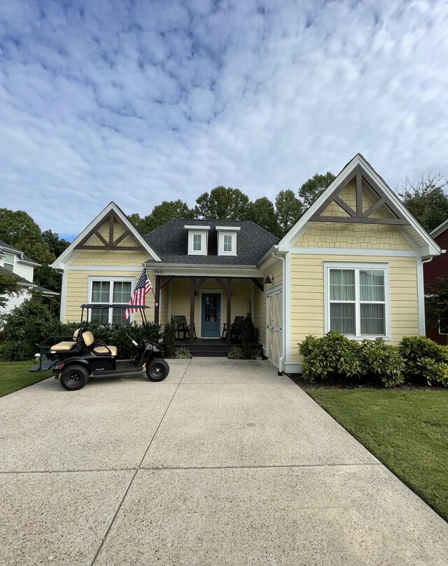 199 Evans Dr, Tullahoma, TN 37388 - view of front of house with roof with shingles, a porch, and a front yard