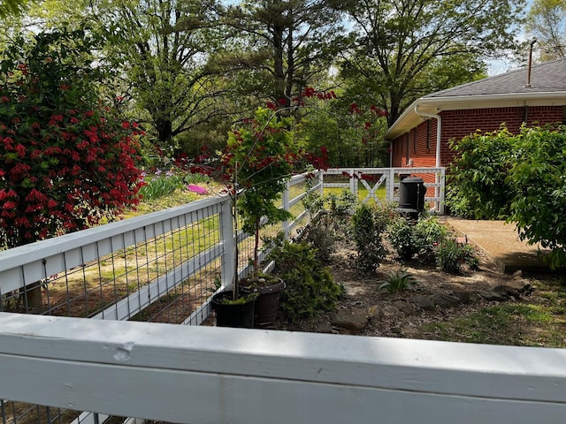 60 Sam Johnson Ln, Scotts Hill, TN 38374 - view of yard with fence