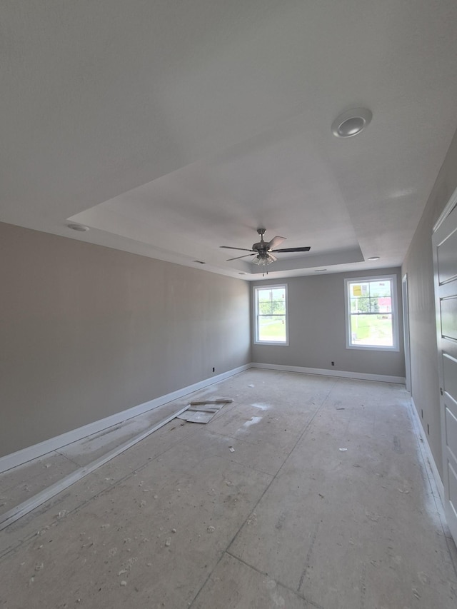 6 Hugh Hunter Rd, Oak Grove, KY 42262 - empty room with a tray ceiling and a ceiling fan