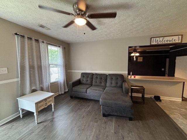 241 Castle Ln, Dover, TN 37058