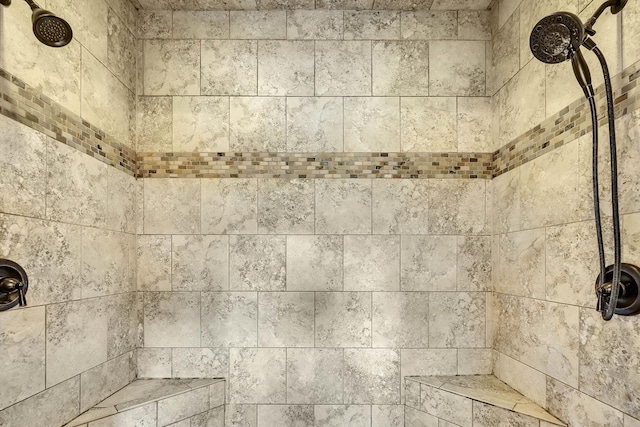 room details featuring tiled shower
