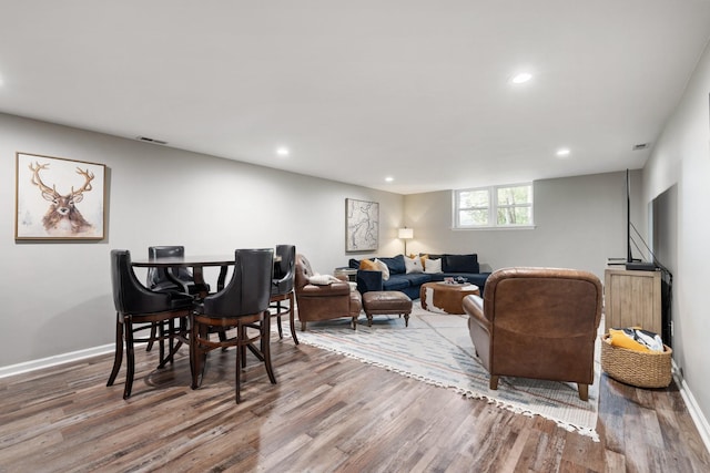living area with visible vents, baseboards, wood finished floors, and recessed lighting